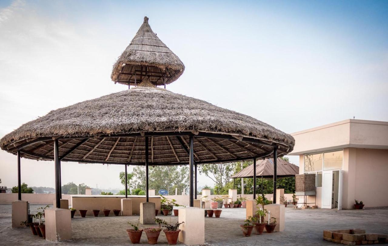 The Baghban Hotel & Resort, Baddi Екстериор снимка